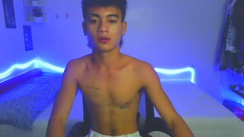 ur_naughtyboy_raphael online show from September 24, 9:05 am