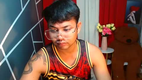urasiankyler online show from June 28, 5:20 pm