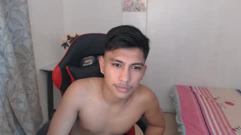 Snapshot of urcuteguy_jhonx chatting on September 17, 4:21 pm Dannie online show from September 17, 4:21 pm