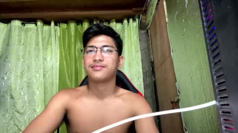 Snapshot of urcuteguy_jhonx chatting on September 30, 12:32 am Dannie online show from September 30, 12:32 am