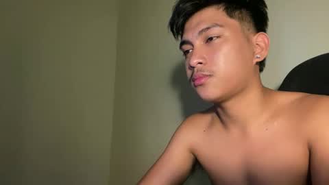 Snapshot of urcuteguy_jhonx chatting on October 22, 11:06 pm Dannie online show from October 22, 11:06 pm