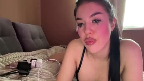 Snapshot of urdevilbaby chatting on February 11, 9:53 am Margo online show from February 11, 9:53 am