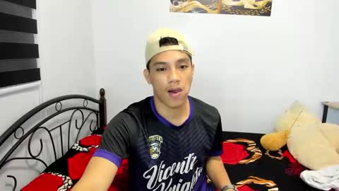 urfucker_vinz online show from April 19, 1:12 pm