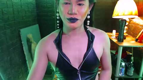 queen norelle online show from September 26, 7:33 pm