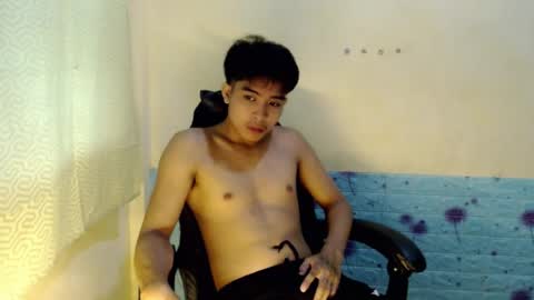 urhot_jeremyxx online show from July 14, 11:54 pm