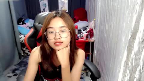 urlovelychinita online show from January 12, 2:52 pm