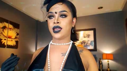 UrMajestyTyra online show from October 10, 5:02 am