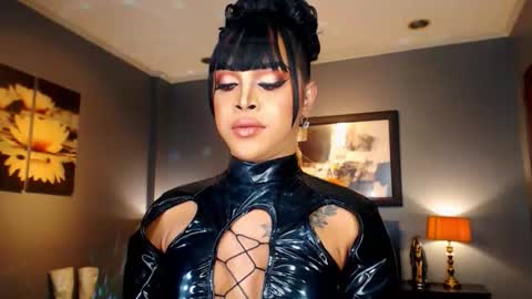 UrMajestyTyra online show from November 17, 4:04 am