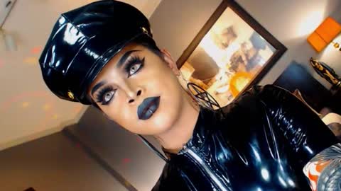 UrMajestyTyra online show from October 8, 4:51 am