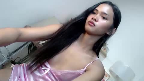 ursandra_xx online show from April 12, 10:41 am