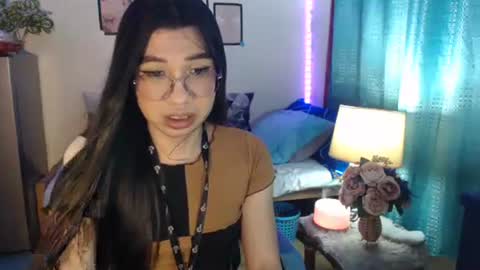 Snapshot of urwetasianprincessxx chatting on December 5, 2:28 pm Ashley Kate Mateo Gray online show from December 5, 2:28 pm