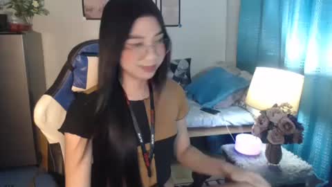 Snapshot of urwetasianprincessxx chatting on February 3, 11:20 am Ashley Kate Mateo Gray online show from February 3, 11:20 am