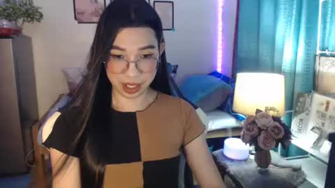 Snapshot of urwetasianprincessxx chatting on December 12, 11:06 am Ashley Kate Mateo Gray online show from December 12, 11:06 am