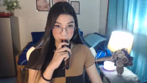 Snapshot of urwetasianprincessxx chatting on January 26, 11:17 am Ashley Kate Mateo Gray online show from January 26, 11:17 am