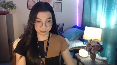 Snapshot of urwetasianprincessxx chatting on December 5, 11:23 am Ashley Kate Mateo Gray online show from December 5, 11:23 am