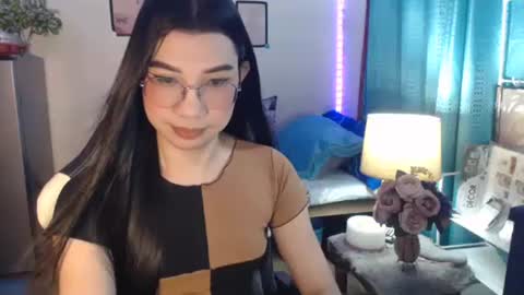 Snapshot of urwetasianprincessxx chatting on December 13, 4:33 am Ashley Kate Mateo Gray online show from December 13, 4:33 am