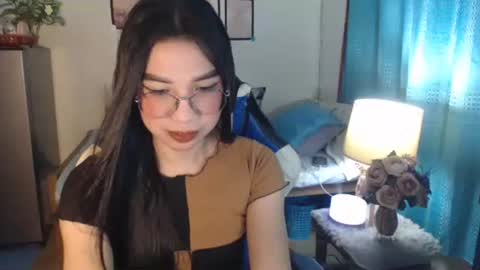 Snapshot of urwetasianprincessxx chatting on March 10, 11:55 am Ashley Kate Mateo Gray online show from March 10, 11:55 am