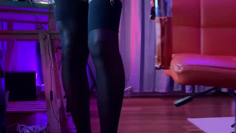 sdickyinout online show from October 9, 9:20 pm