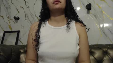 Snapshot of vainilla_cam chatting on October 6, 1:45 am Vainilla online show from October 6, 1:45 am