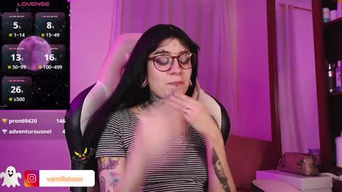 Vainilla Independent model online show from December 4, 5:43 am