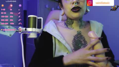 Vainilla Independent model online show from October 2, 1:15 am