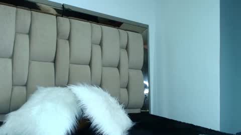 V A I O L E T T  S M I T H online show from January 10, 4:23 pm