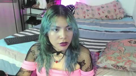 Vaiolet1314 online show from January 15, 9:40 am