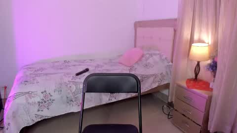 HI IM NEW online show from March 12, 2:01 pm