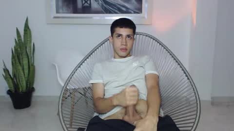 valen paul online show from December 21, 2:40 am