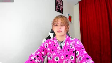 Snapshot of valent_27 chatting on September 9, 2:44 am Valentina online show from September 9, 2:44 am