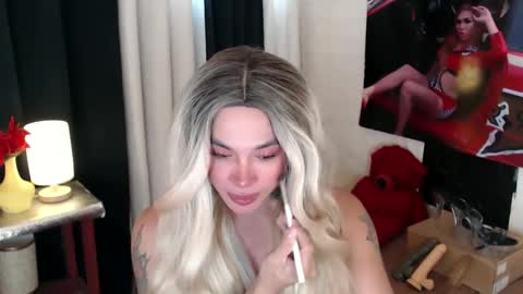 Snapshot of valentina_goddess_tsxxx chatting on March 10, 7:55 am Amanda online show from March 10, 7:55 am