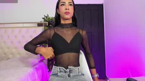 valentinaliux_ online show from March 22, 12:09 pm