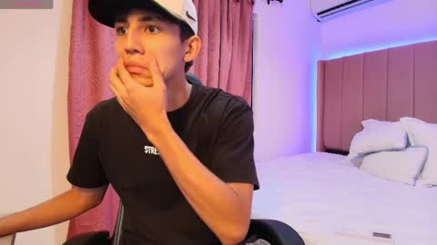 valentino_rey online show from April 18, 12:40 pm