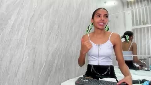 valenvilla online show from March 6, 8:59 pm