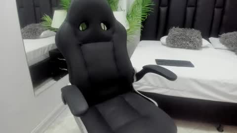 valeri_tafur online show from November 8, 11:13 am