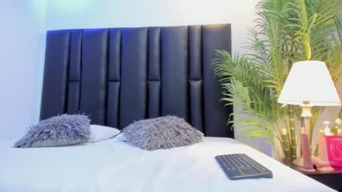 valeri_tafur online show from February 1, 11:07 am