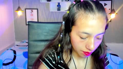 Snapshot of valeria_rossi7 chatting on December 16, 2:38 pm Valeria online show from December 16, 2:38 pm