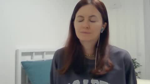 Snapshot of valerie_rose777 chatting on February 17, 7:44 pm valerie_rose777 online show from February 17, 7:44 pm