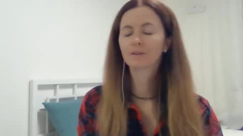 Snapshot of valerie_rose777 chatting on October 17, 8:24 pm valerie_rose777 online show from October 17, 8:24 pm