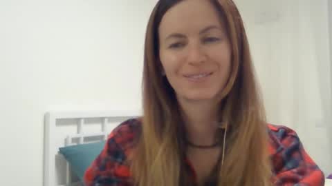 Snapshot of valerie_rose777 chatting on October 21, 8:45 pm valerie_rose777 online show from October 21, 8:45 pm