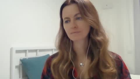 Snapshot of valerie_rose777 chatting on October 24, 8:31 pm valerie_rose777 online show from October 24, 8:31 pm