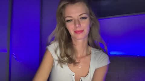 Valerie  online show from January 9, 10:20 pm