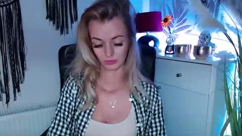 Valerie  online show from February 4, 2:53 pm