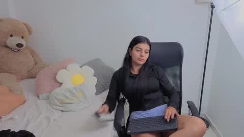 Juli C online show from October 8, 12:29 am