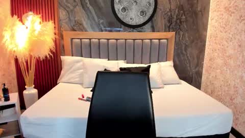 Valerie Shadey  online show from November 30, 7:10 pm