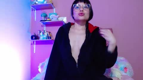 valkiry_ online show from January 12, 7:54 pm