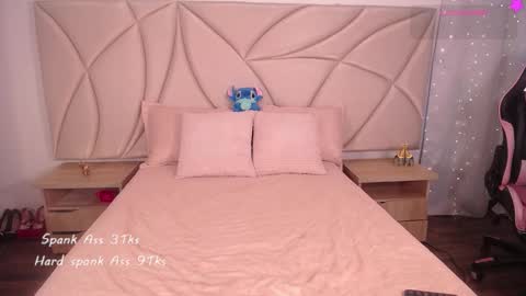 Vallery online show from November 5, 10:45 pm