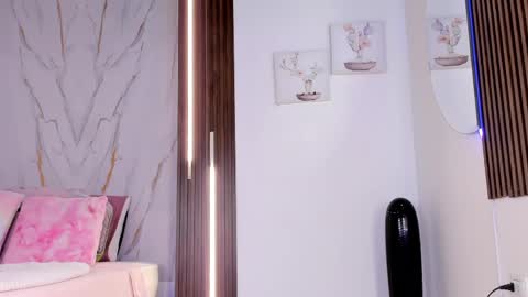 Vallolet Peach  online show from April 4, 12:12 pm