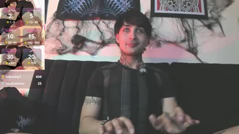 david guzman i model independenthelp me with a thumbs up online show from October 27, 3:28 am