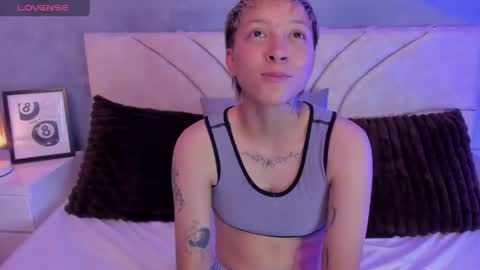 vane_grey online show from May 24, 7:20 pm
